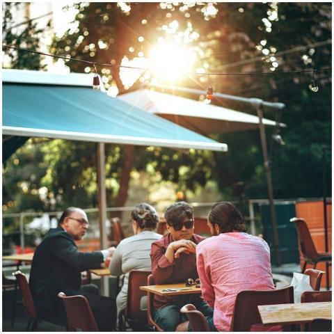 Casual outdoor dining scene at café in Belo Horizo